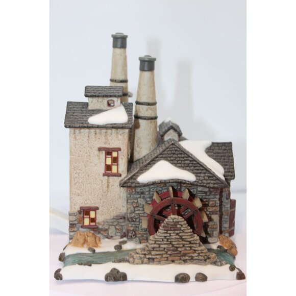 Dept 56 Dickens Village - London Gin Distillery - Picture 6 of 9